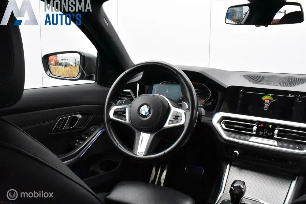 BMW 3-serie 330i M-Sport 2019 Mineralgrau Live-Cockpit uit 2019, foto 3