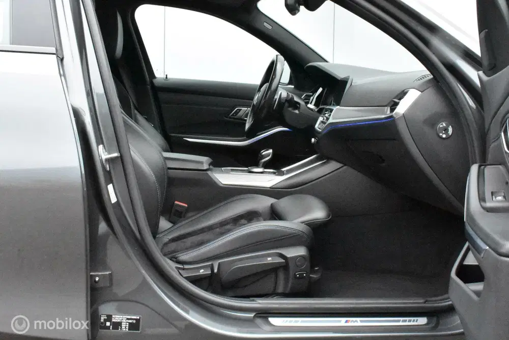 BMW 3-serie 330i M-Sport 2019 Mineralgrau Live-Cockpit uit 2019, foto 6