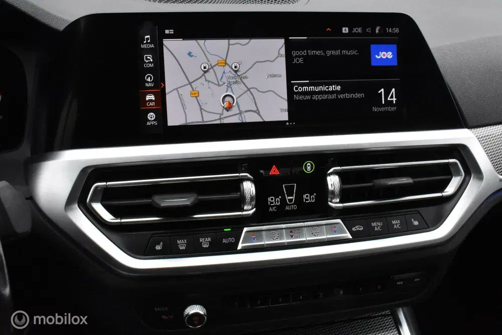 BMW 3-serie 330i M-Sport 2019 Mineralgrau Live-Cockpit uit 2019, foto 8