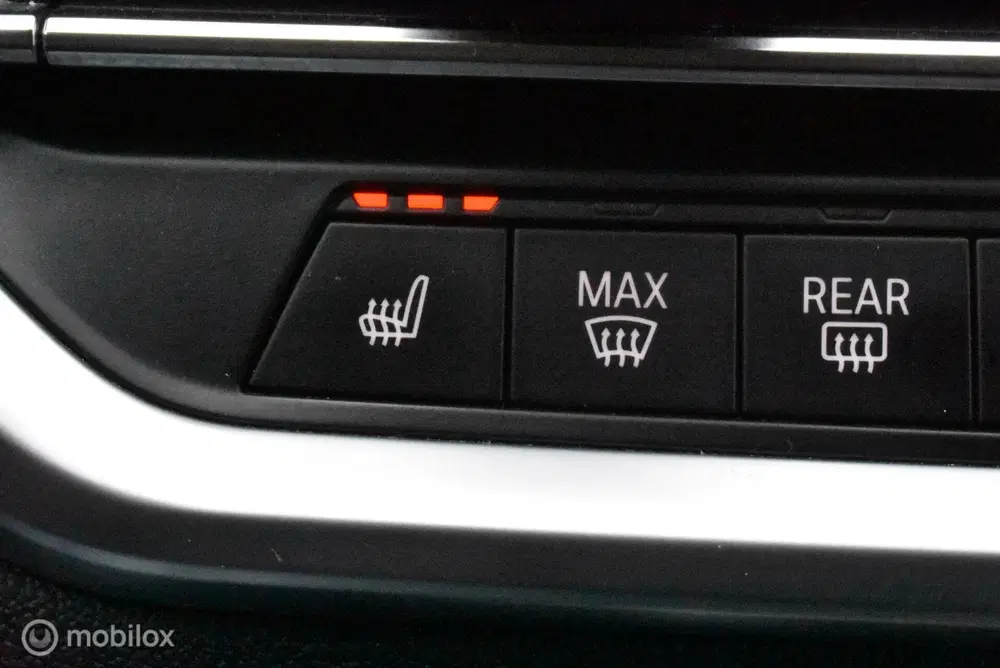 BMW 3-serie 330i M-Sport 2019 Mineralgrau Live-Cockpit uit 2019, foto 9
