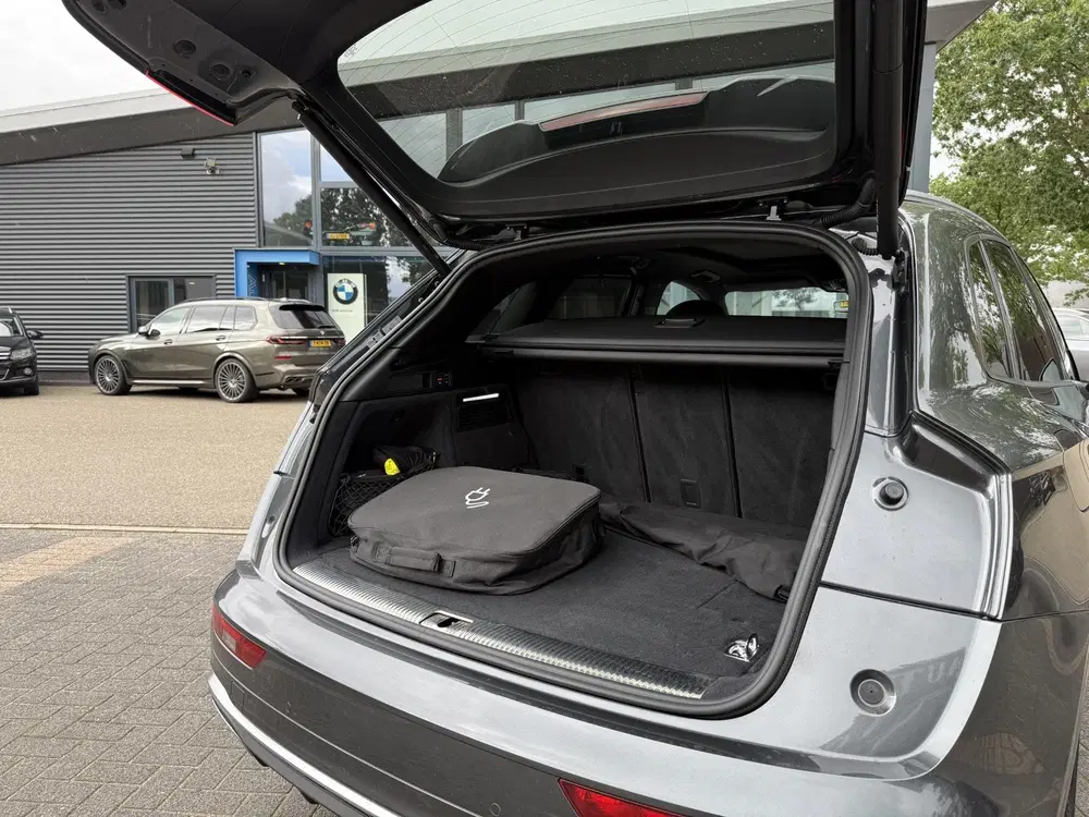 Audi Q5 55 TFSI e S edition uit 2022, foto 10