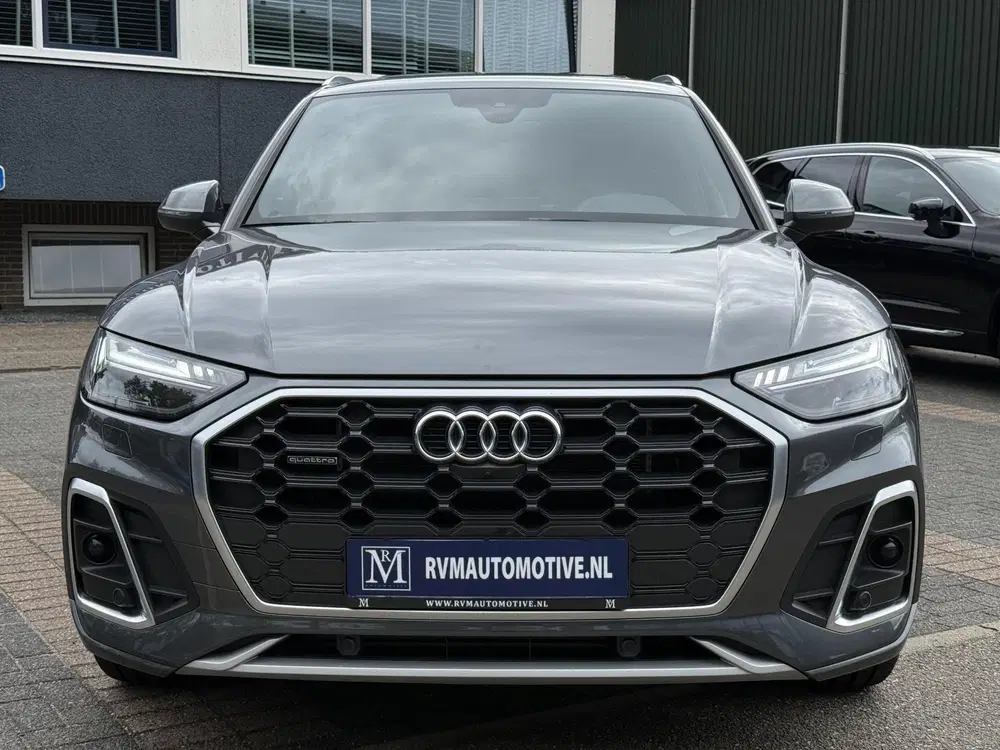 Audi Q5 55 TFSI e S edition uit 2022, foto 2