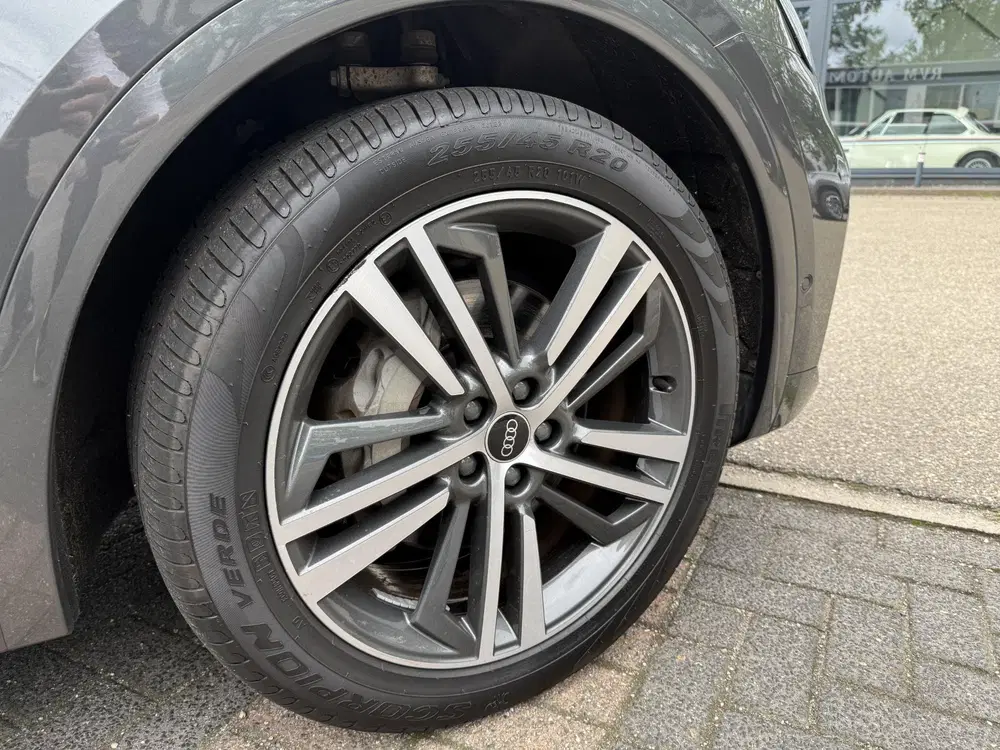 Audi Q5 55 TFSI e S edition uit 2022, foto 6