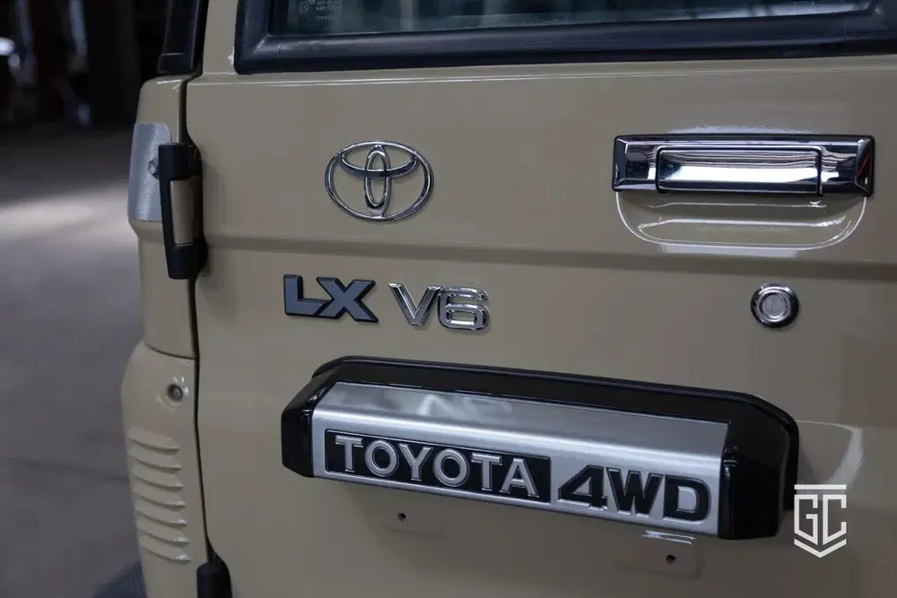 Toyota Land Cruiser GRJ76 LX-Z A uit 2026, foto 10