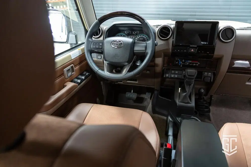 Toyota Land Cruiser GRJ76 LX-Z A uit 2026, foto 12