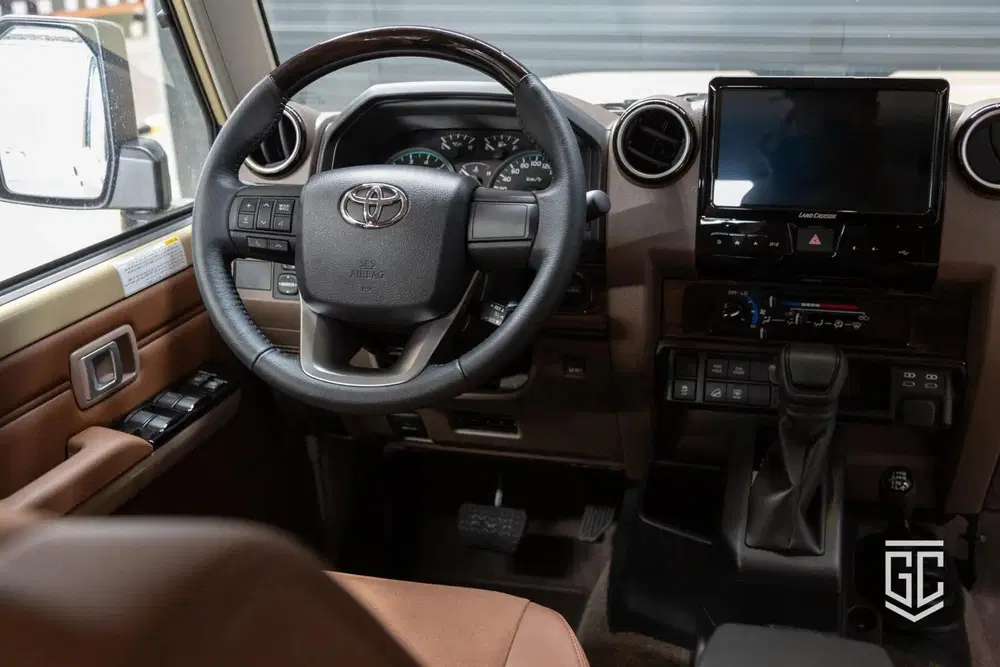 Toyota Land Cruiser GRJ76 LX-Z A uit 2026, foto 13