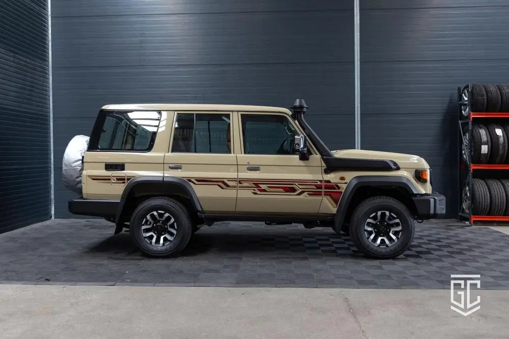 Toyota Land Cruiser GRJ76 LX-Z A uit 2026, foto 3