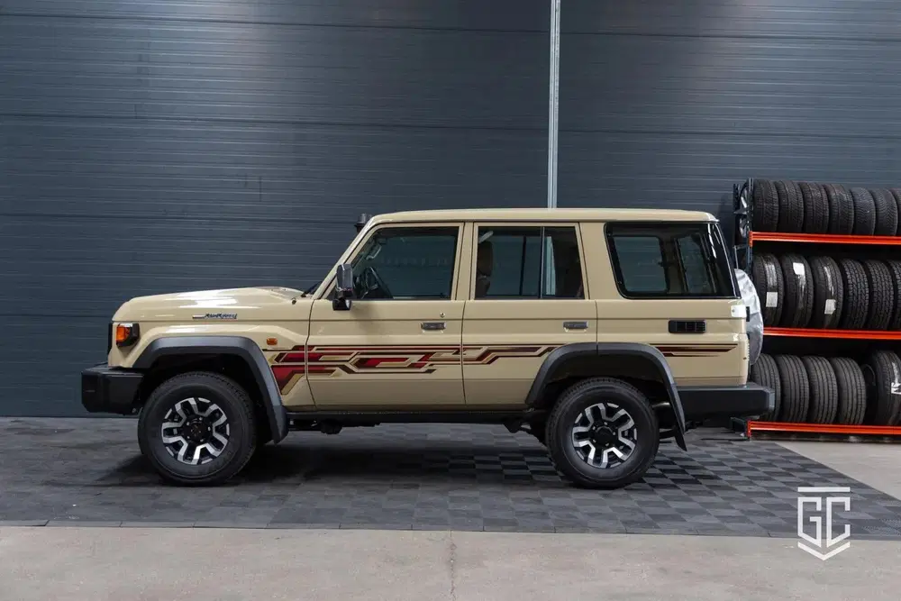 Toyota Land Cruiser GRJ76 LX-Z A uit 2026, foto 4