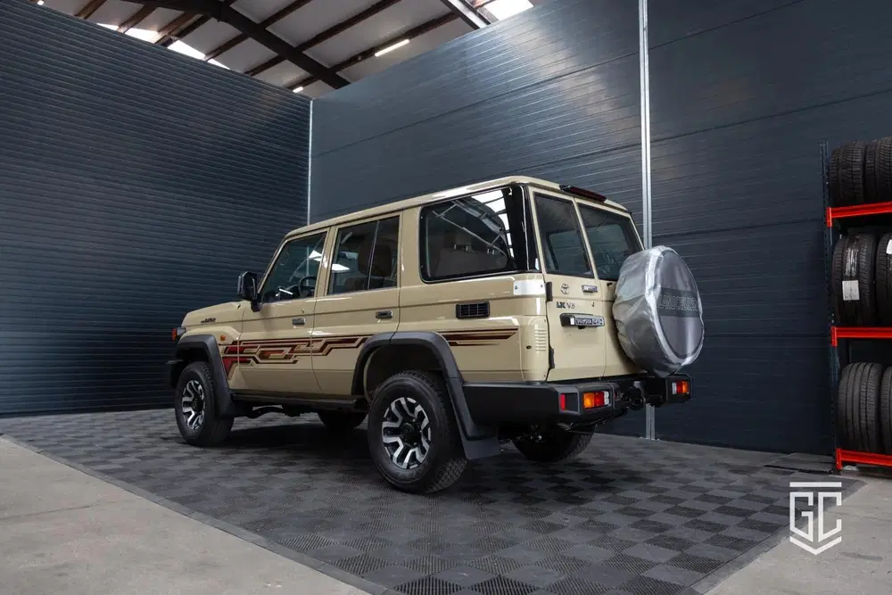 Toyota Land Cruiser GRJ76 LX-Z A uit 2026, foto 5