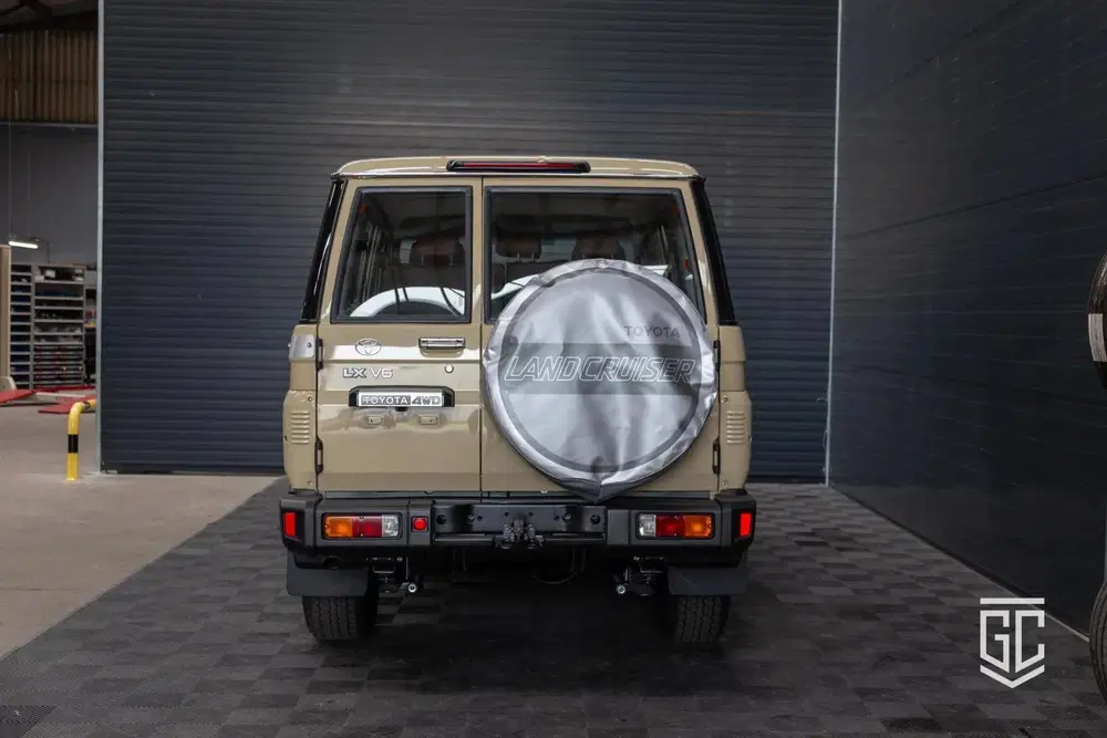 Toyota Land Cruiser GRJ76 LX-Z A uit 2026, foto 6