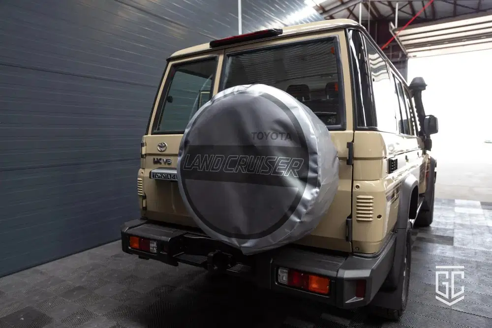 Toyota Land Cruiser GRJ76 LX-Z A uit 2026, foto 9