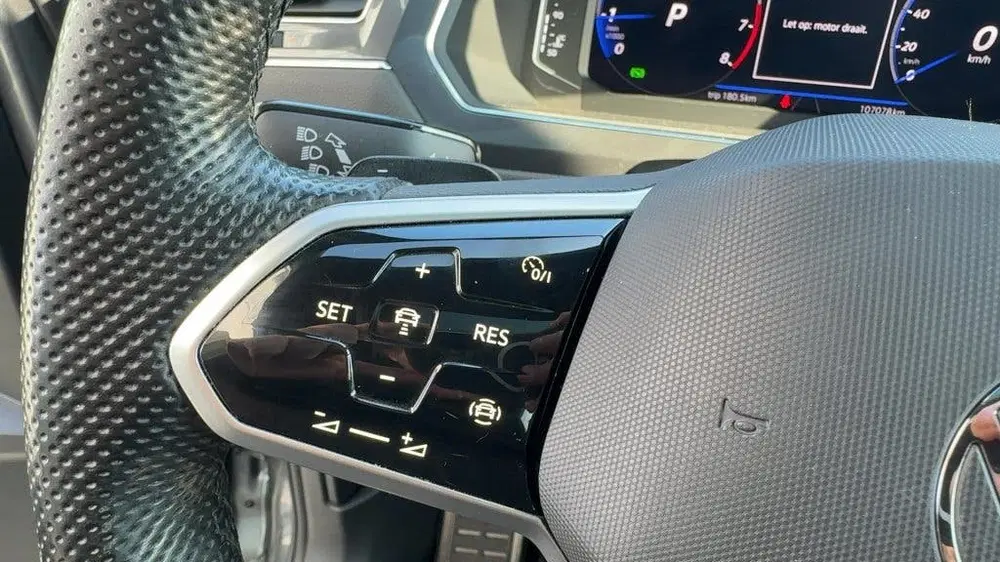 Volkswagen Tiguan Allspace 1.5 TSI R-Line uit 2022, foto 8