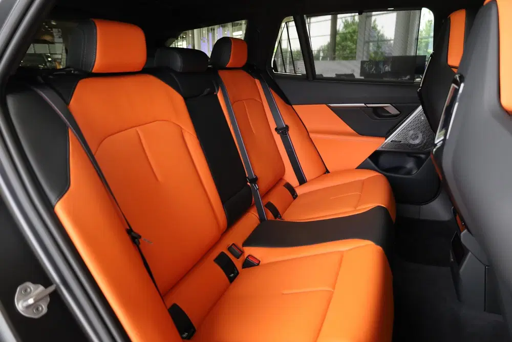 BMW M5 Touring uit 2025, foto 10