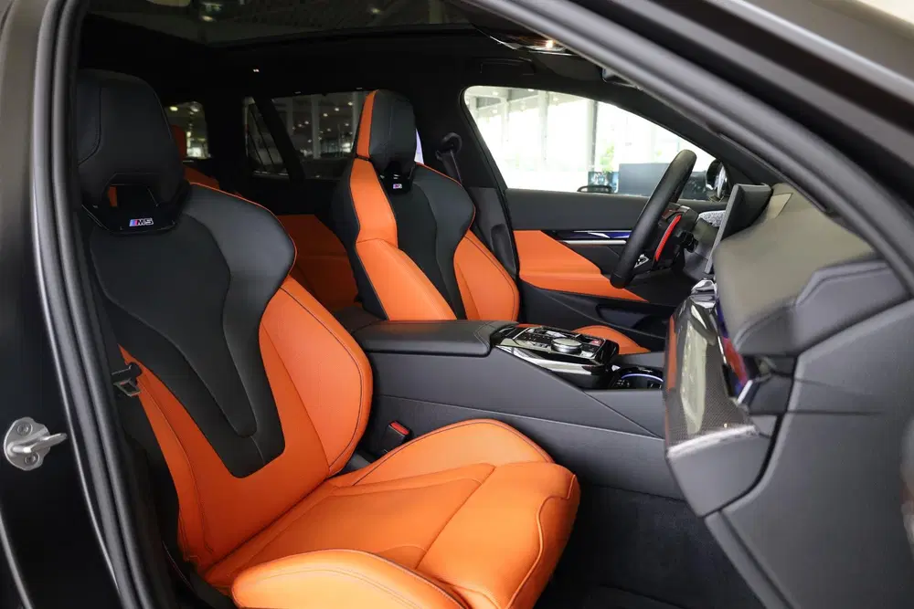 BMW M5 Touring uit 2025, foto 11