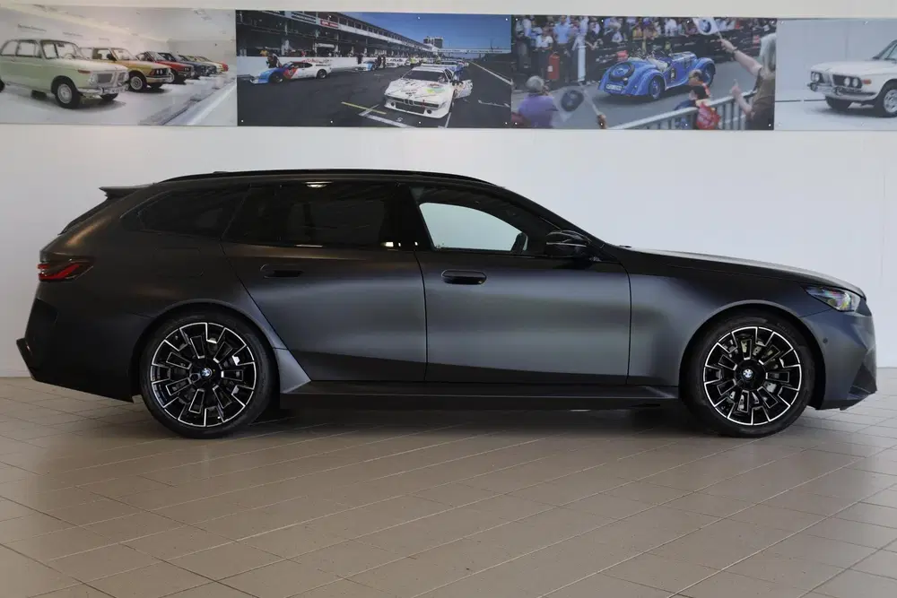 BMW M5 Touring uit 2025, foto 4