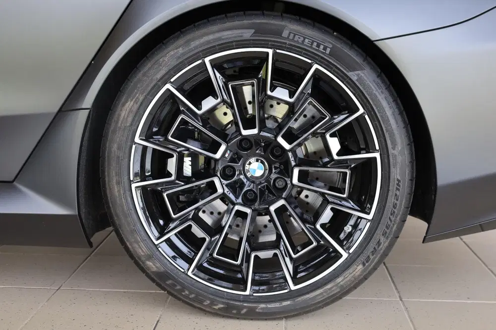 BMW M5 Touring uit 2025, foto 7