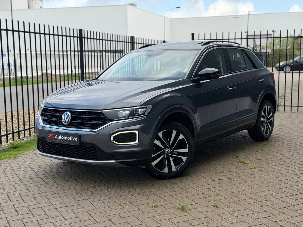 Volkswagen T-Roc 1.5 TSI IQ.DRIVE Pano Camera ACC Trekhaak uit 2019