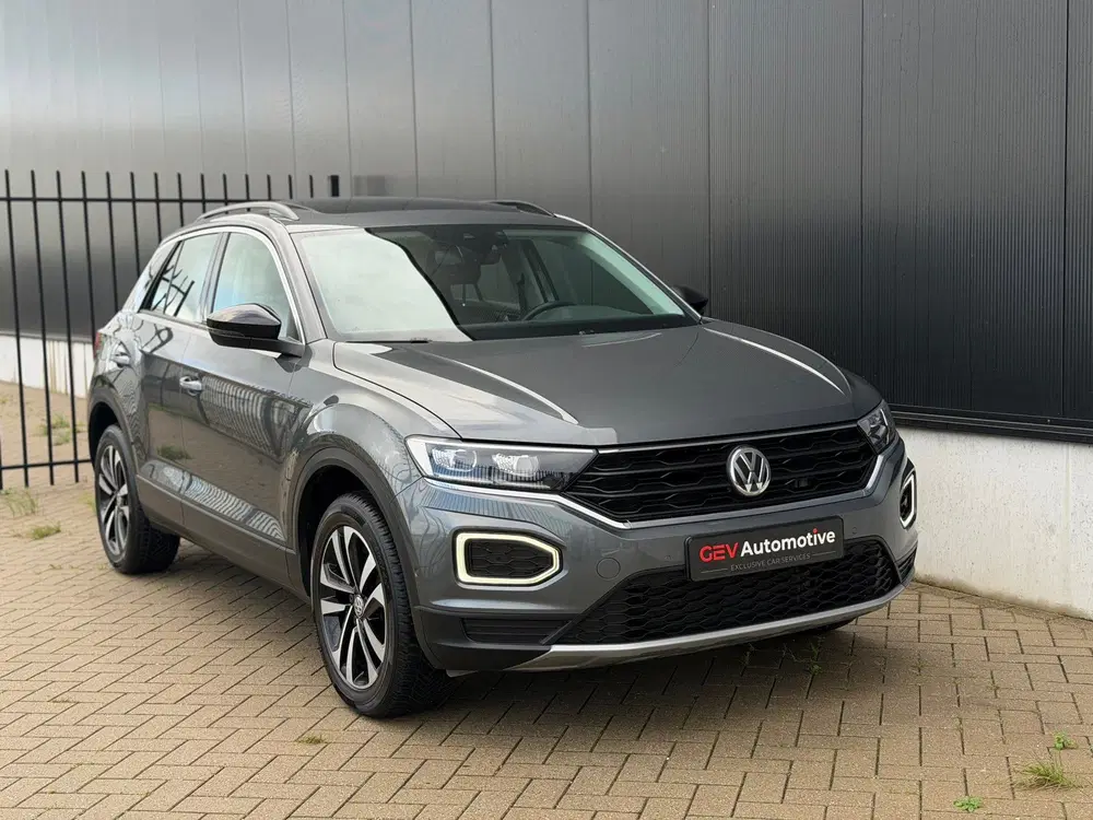 Volkswagen T-Roc 1.5 TSI IQ.DRIVE Pano Camera ACC Trekhaak uit 2019, foto 2