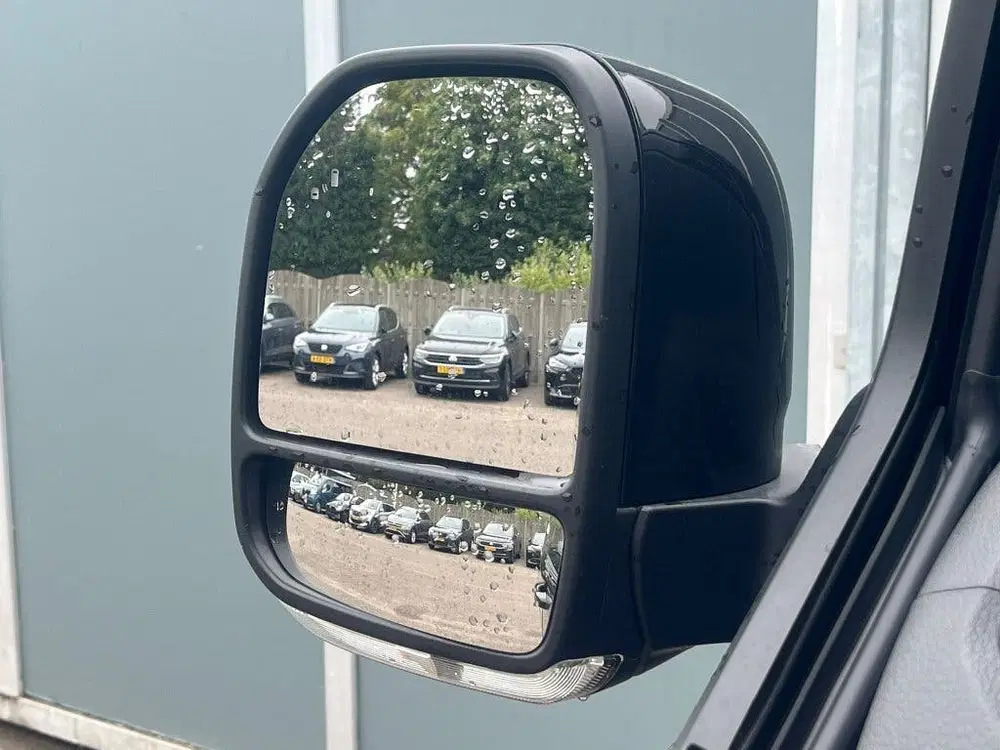 Volkswagen Transporter 2.0 TDI 170pk L2 Bulli Black Style uit 2024, foto 14