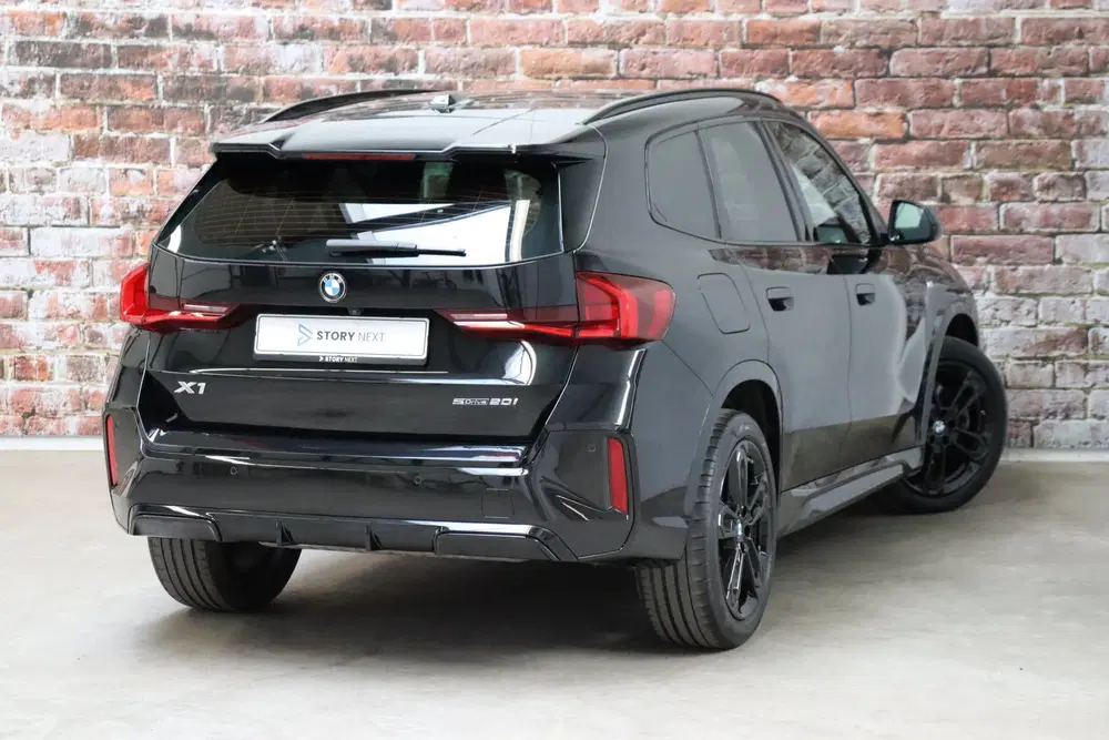 BMW X1 sDrive20i Executive M Sport Pakket Automaa uit 2023, foto 4