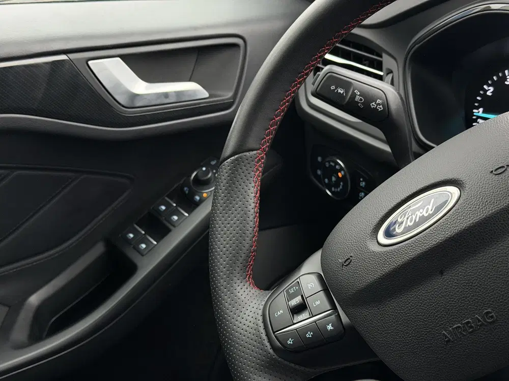 Ford Focus 1.0 EcoBoost Hybrid ST Line uit 2023, foto 10