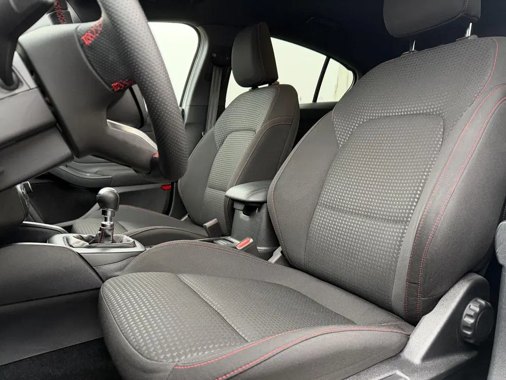 Ford Focus 1.0 EcoBoost Hybrid ST Line uit 2023, foto 9