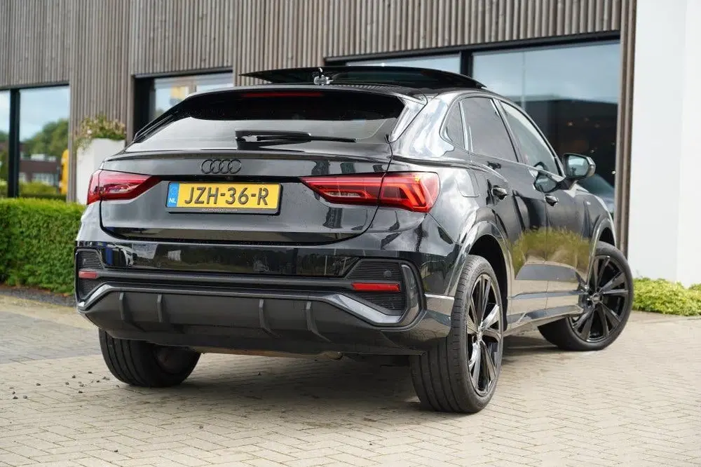 Audi Q3 45 TFSI e S Edition uit 2022, foto 2