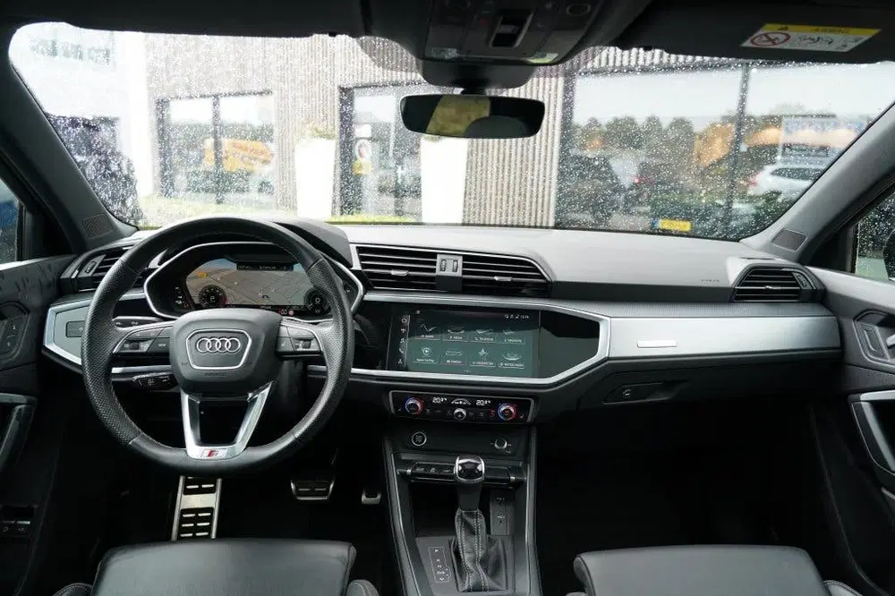 Audi Q3 45 TFSI e S Edition uit 2022, foto 4