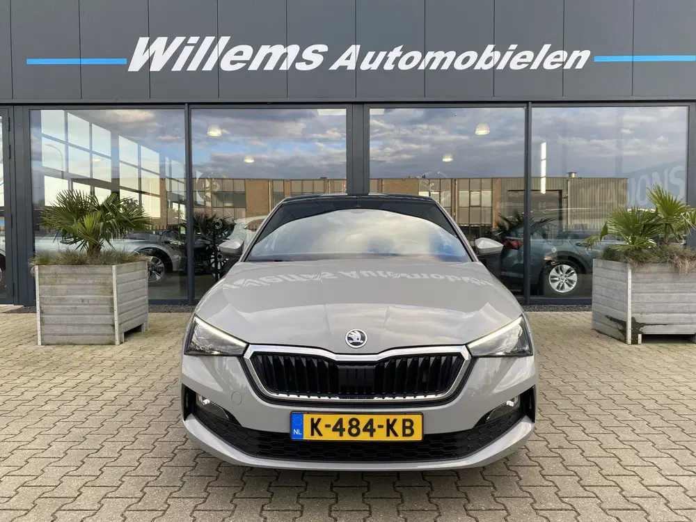 Skoda Scala 1.0 TSI Sport Business Panorama Dak uit 2021, foto 2