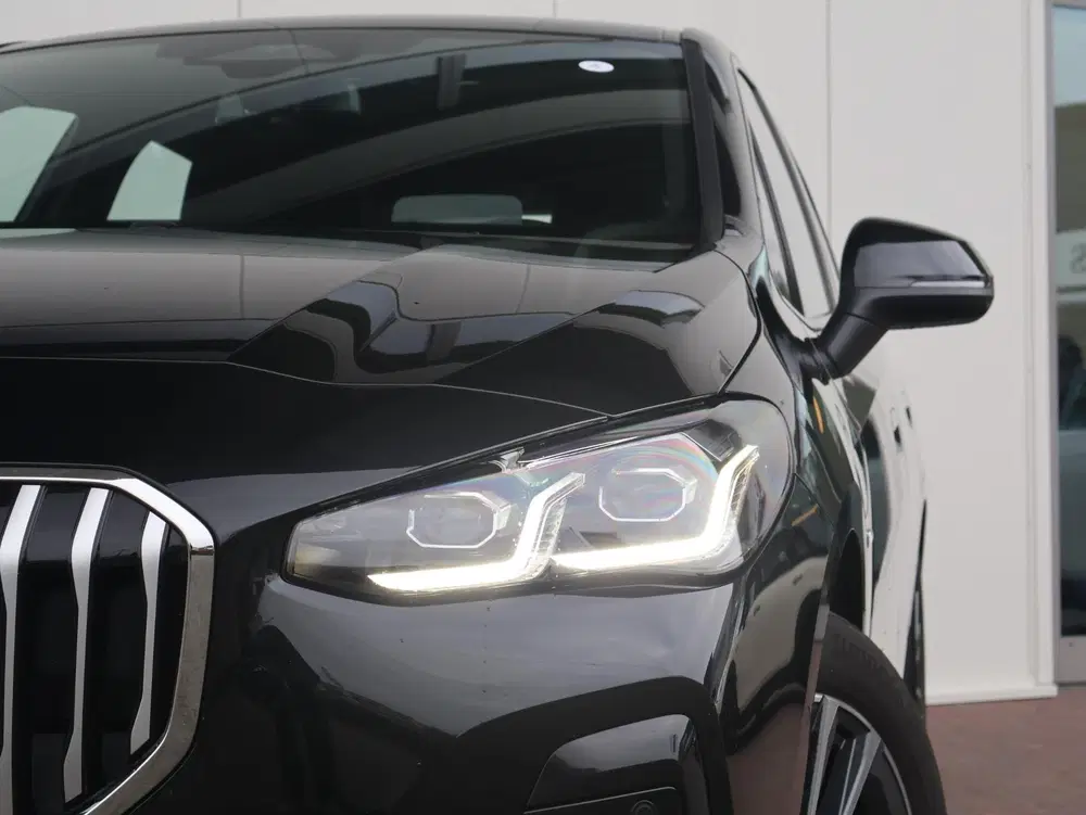 BMW 2-serie Active Tourer 230e xDrive uit 2025, foto 2