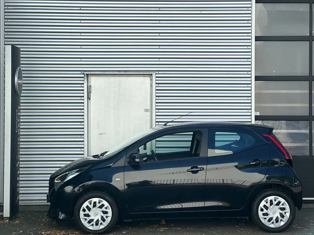 Toyota Aygo 1.0 VVT-i x-clusiv uit 2022, foto 2