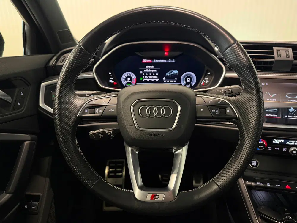Audi Q3 45 TFSI e S Edition uit 2021, foto 10