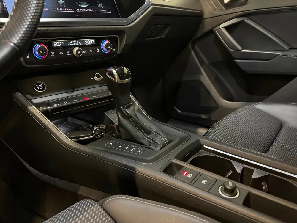Audi Q3 45 TFSI e S Edition uit 2021, foto 14