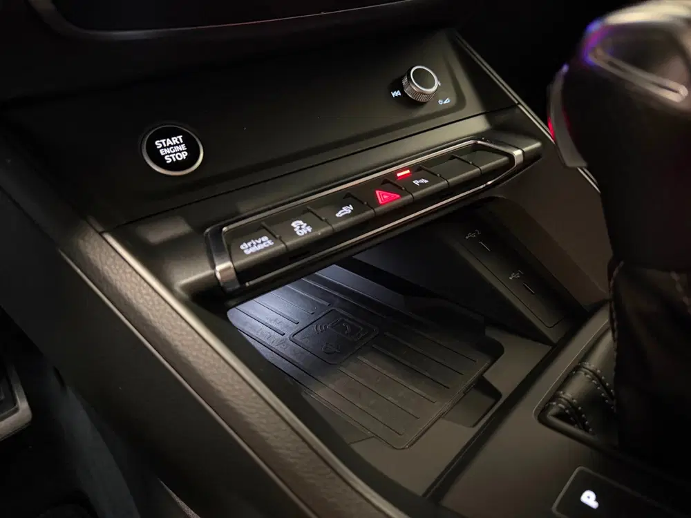 Audi Q3 45 TFSI e S Edition uit 2021, foto 15