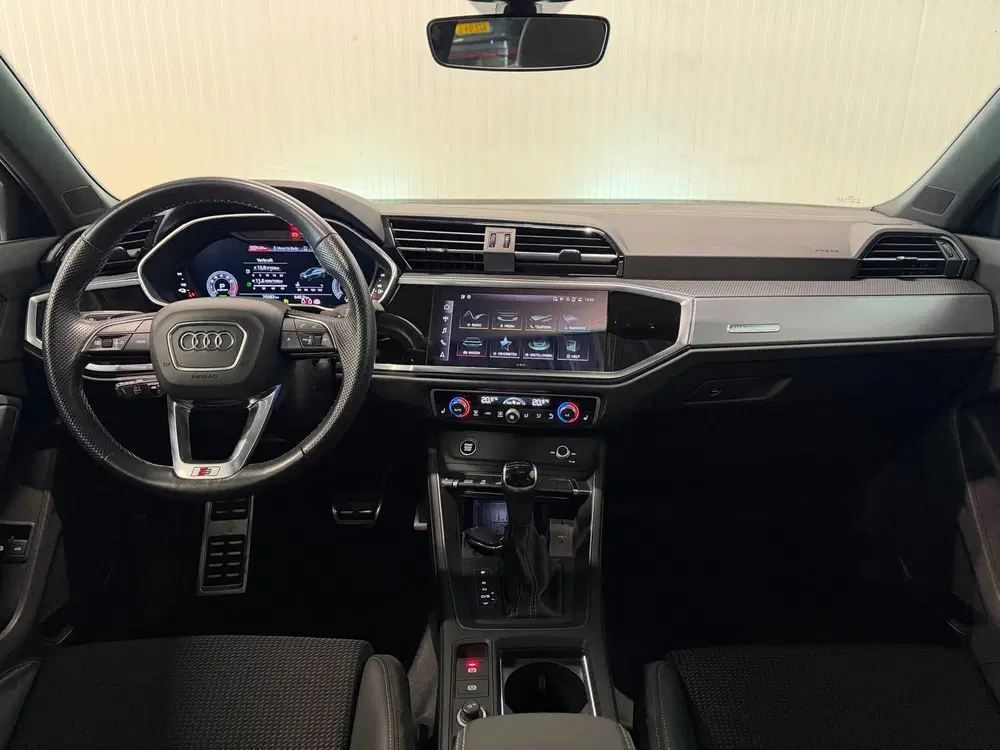 Audi Q3 45 TFSI e S Edition uit 2021, foto 3