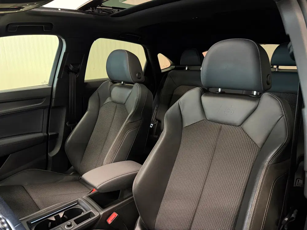 Audi Q3 45 TFSI e S Edition uit 2021, foto 6