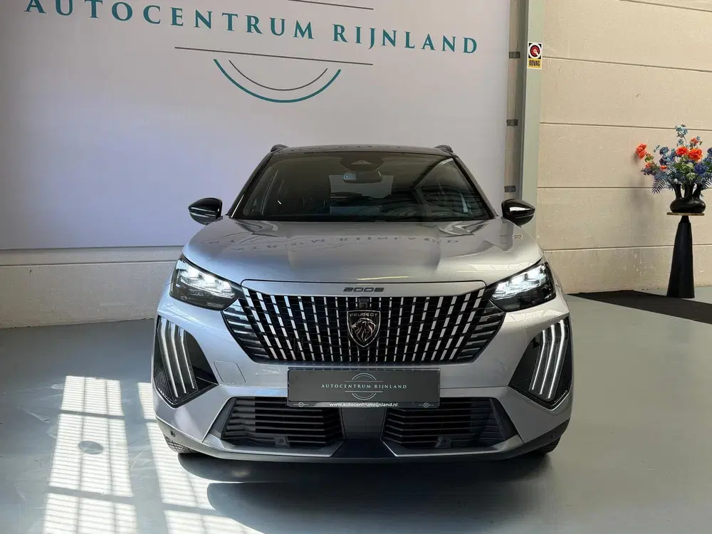 Peugeot 2008 1.2 Hybrid 145 GT Automaat uit 2025, foto 6