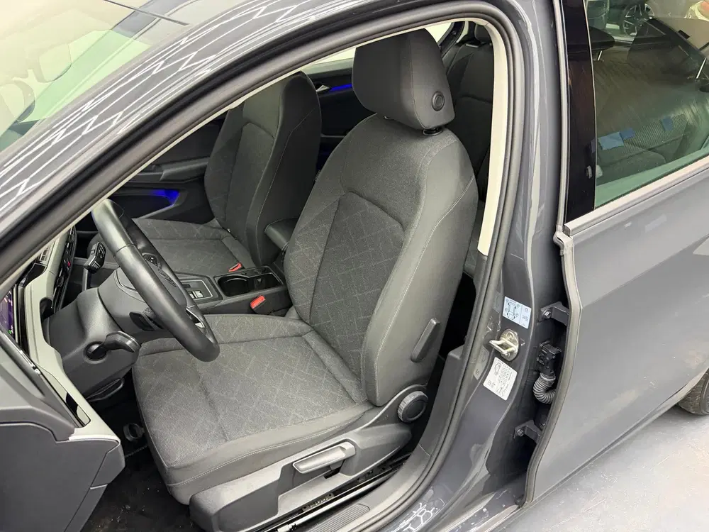 Volkswagen Golf 1.0 eTSI Life Business uit 2024, foto 8