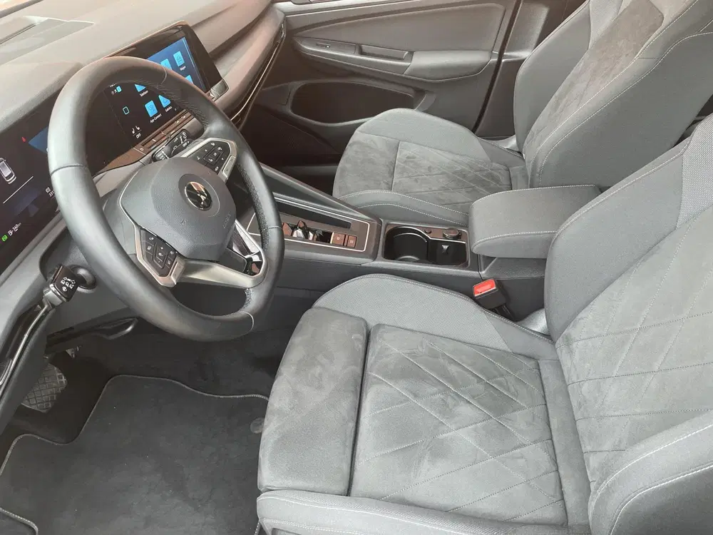 Volkswagen Golf 1.5 eTSI 150pk DSG Style Navigatie A uit 2021, foto 2
