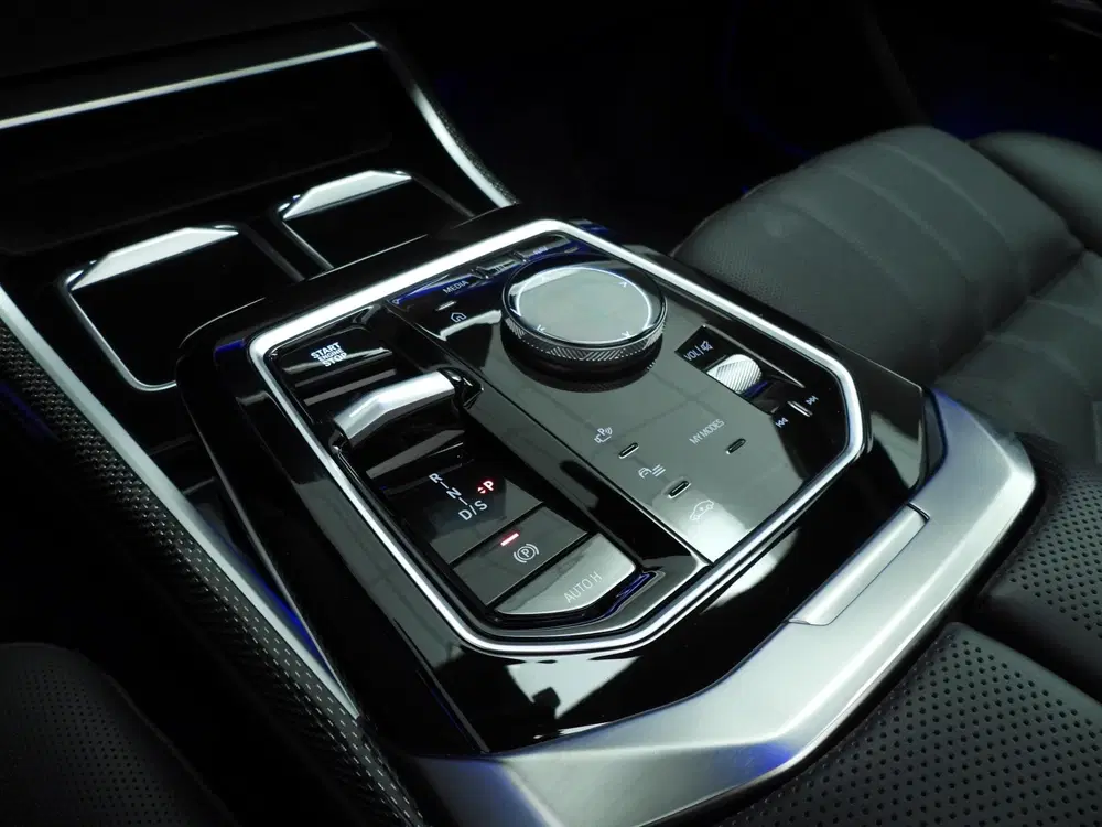 BMW 7-serie 750e xDrive uit 2024, foto 13