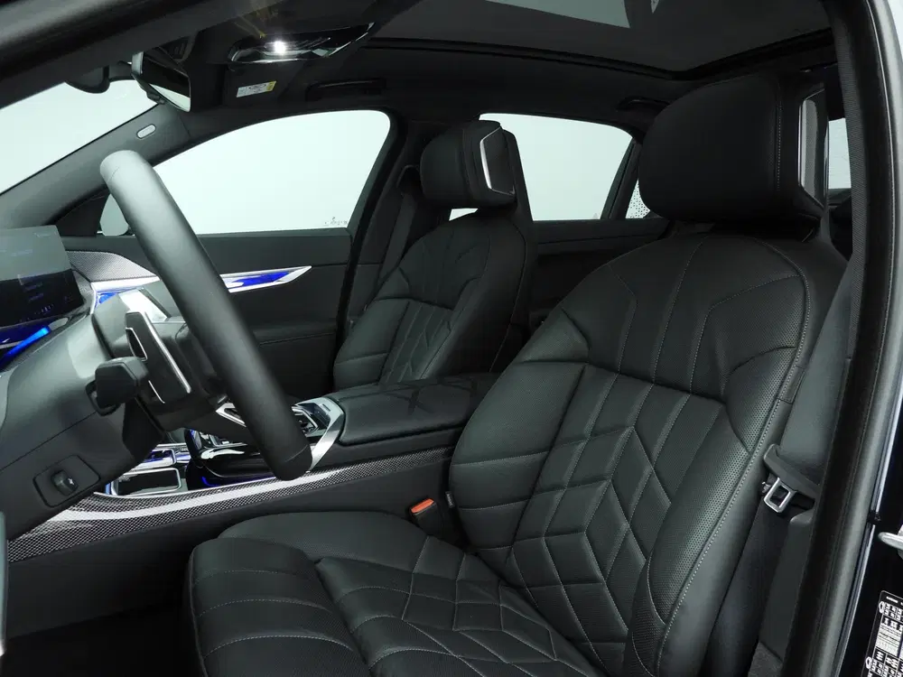 BMW 7-serie 750e xDrive uit 2024, foto 4