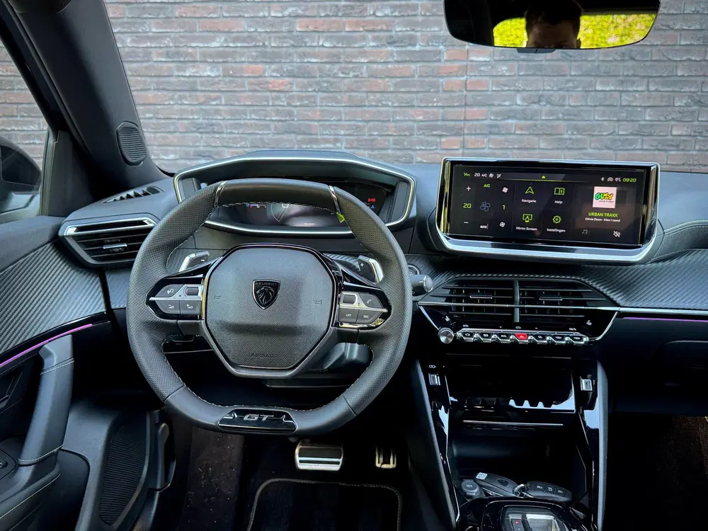 Peugeot 2008 PureTech 130 EAT8 GT uit 2024, foto 10