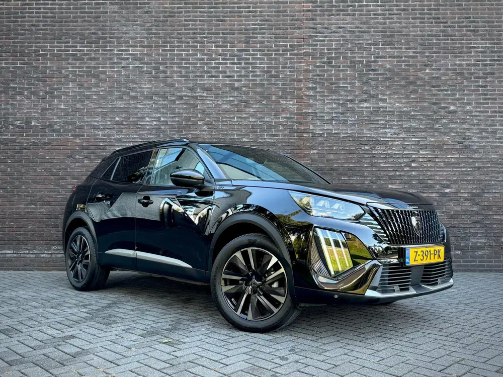 Peugeot 2008 PureTech 130 EAT8 GT uit 2024, foto 2