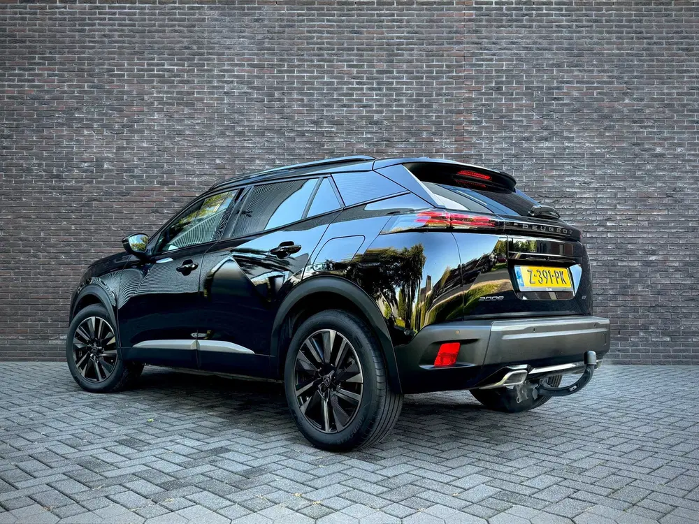 Peugeot 2008 PureTech 130 EAT8 GT uit 2024, foto 3