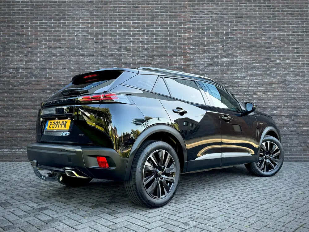 Peugeot 2008 PureTech 130 EAT8 GT uit 2024, foto 4