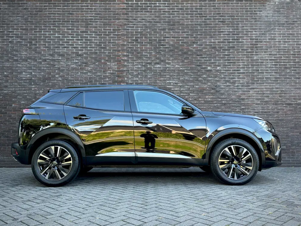 Peugeot 2008 PureTech 130 EAT8 GT uit 2024, foto 6