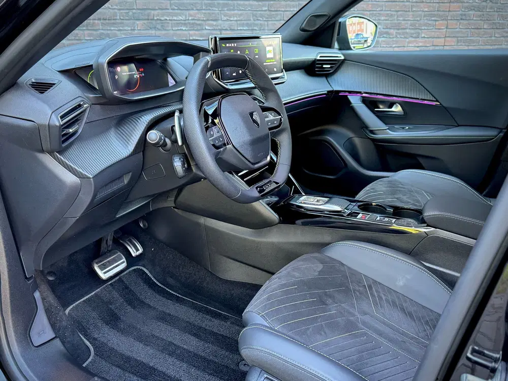 Peugeot 2008 PureTech 130 EAT8 GT uit 2024, foto 7