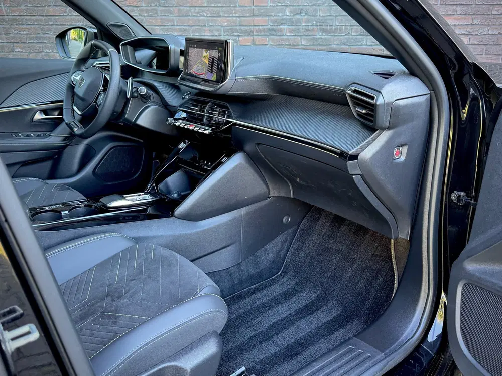Peugeot 2008 PureTech 130 EAT8 GT uit 2024, foto 8