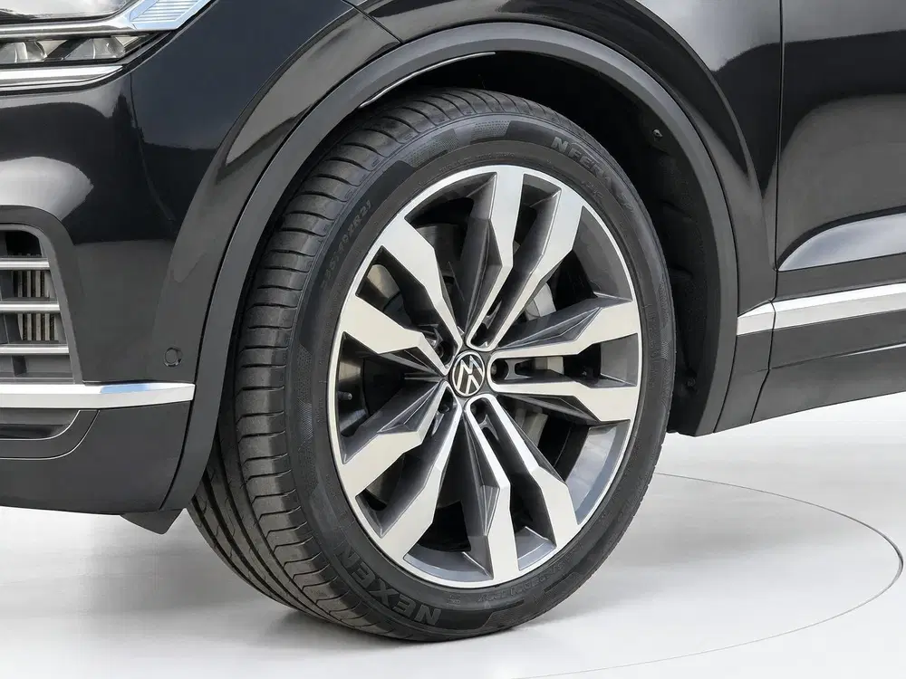 Volkswagen Touareg 3.0 TSi eHybrid 4MOTION PHEV LUCHTVERING uit 2023, foto 3