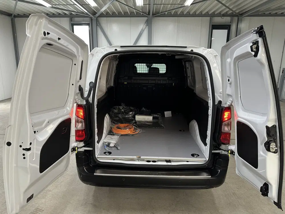 Toyota Proace City Challenger Long (L2) 50 kWh 136p uit 2026, foto 8